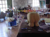 un petit bout d'atelier dans le salon aussi....