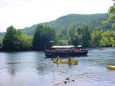 Gabares et cano�s sur la Dordogne