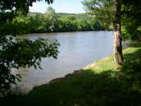 les rives de la Dordogne, � 50 m de l'atelier